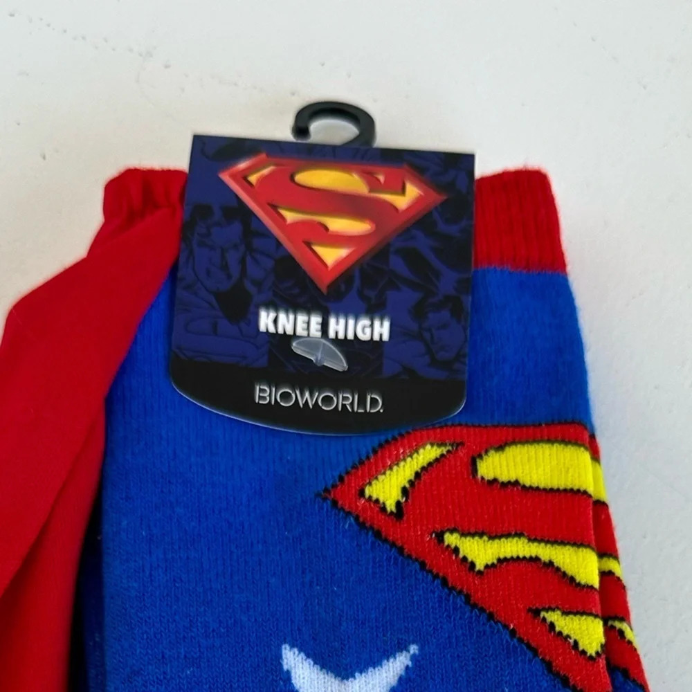 SUPERMAN SOCKS WITH A CAPE!! Super cute!‎